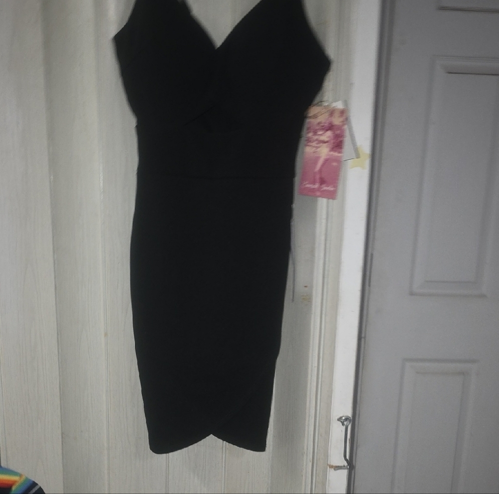Emerald Sundae Black Sheath Mini Dress V-Neck Sleeveless
